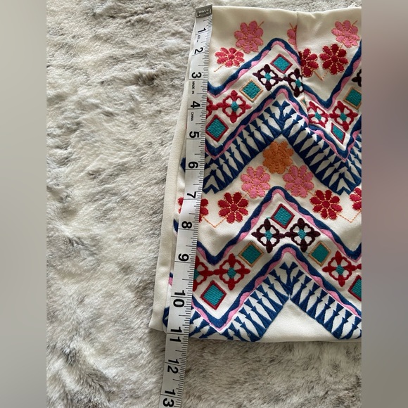 Lulu’s Rhythm Gonna Get You White embroidered shorts, summertime, size Small - Picture 5 of 10